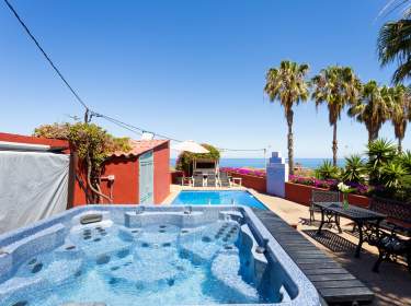 Gartenbungalow auf großer Finca