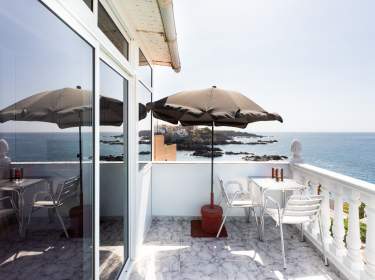 Helle DG-Ferienwohnung mit Balkon