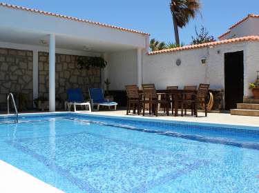 Ferienhaus auf großem Grundstück