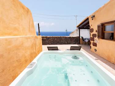 Kleines Strandhaus mit Terrasse Kleines Strandhaus mit Terrasse