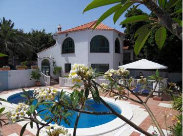 Ruhiges Ferienhaus mit Pool, Patio