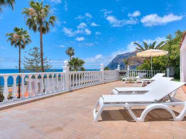 Chalet mit Pool und Sonnenterrasse