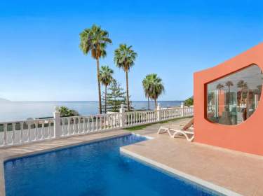 Chalet mit Pool und Sonnenterrasse