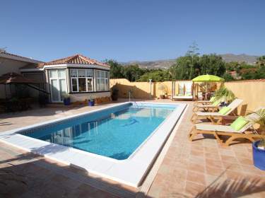 Chalet mit Pool im Süden