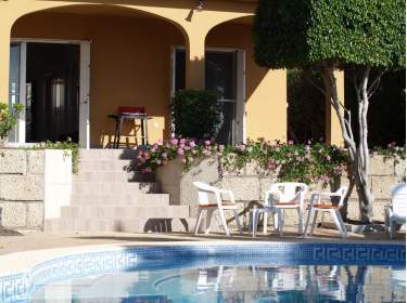 Strandnahes Ferienhaus mit Pool