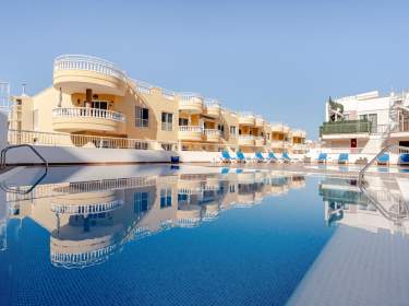 Apartment mit Balkon (Meerblick)