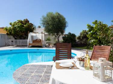 Bungalow mit schönem Poolbereich