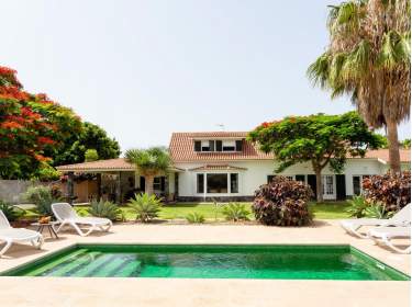 Ferienhaus für 6 Personen mit Pool Ferienhaus für 6 Personen mit Pool