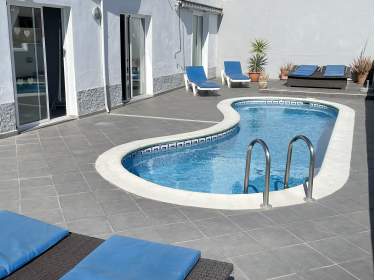 Ferienhaus für 8 mit beh. Pool