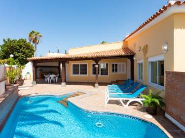 Großes Haus mit beheizb. Pool