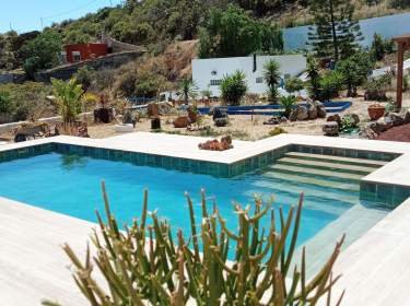 Modernisierte Bodega mit Pool