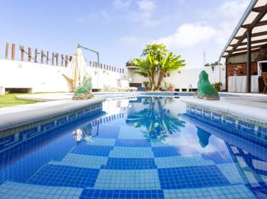 Ferienhaus mit Pool, Garten, Grill