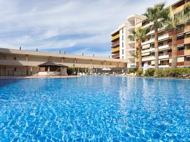 Apartment mit Pool und Whirlpool