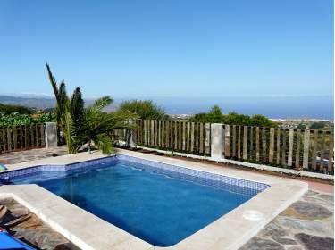 Ferienhaus mit Pool & Traumblick