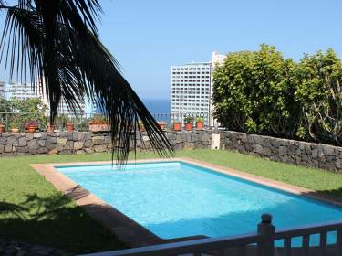 Ruhiges Haus für 4 (beheiz. Pool )