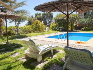 Haus mit Garten, Pool & Meerblick