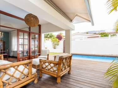 Hochwertiges Haus mit Pool & Garten