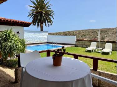 Idyllisches Haus mit Pool & Grill